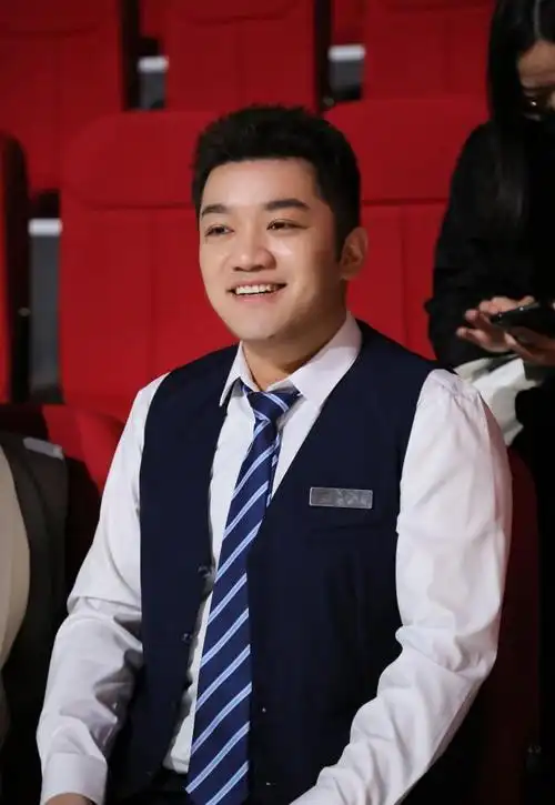 尤浩然沉迷于游戏,虚度了美好的青春年华,这一重大失误也注定了他的