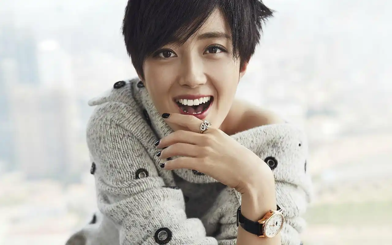 桂纶镁短发时尚炫酷写真图片桌面壁纸,桂纶镁短发出境,时尚中透着酷酷