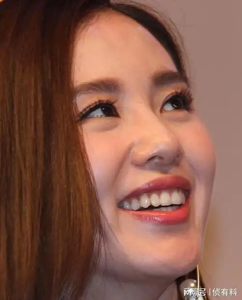 刘诗诗活动现场近距离抓拍高清无修复生图,可以看见口水的高清!