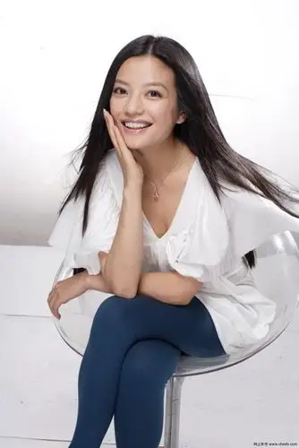 赵薇告别臃肿身材,少女感十足