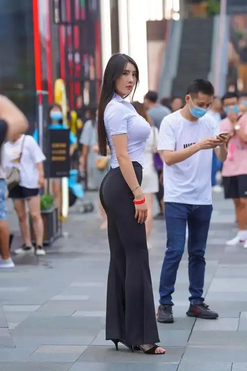 穿制服的刘太阳