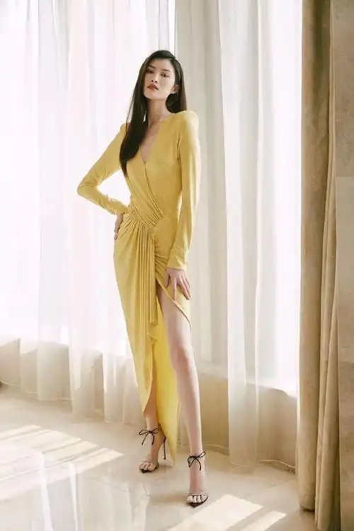 何穗模特9丨高清壁纸肤白貌美大长腿颜值美炸优雅甜美