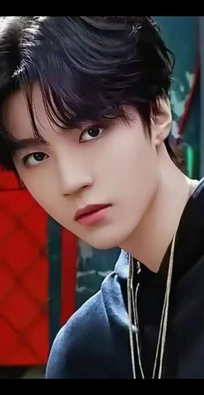 王俊凯 以久照片,依然很帅. - 抖音