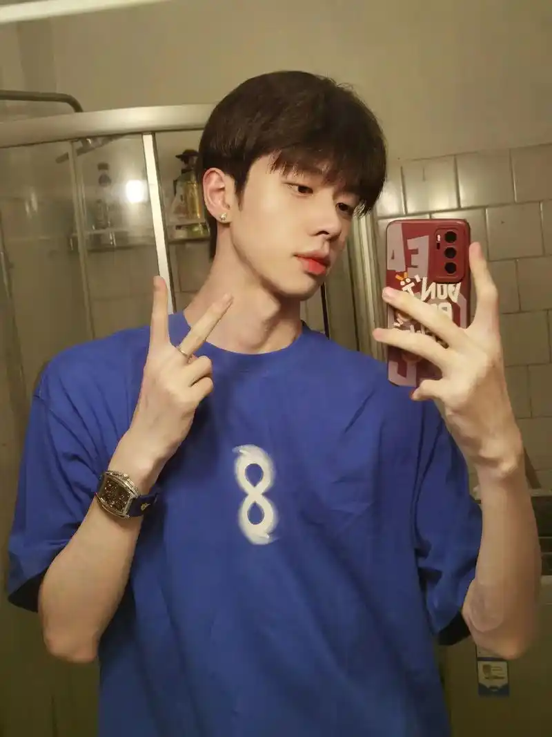 考完了,都别来跟我对答案.#侧颜 #对镜自拍  #清纯男高 - 抖音