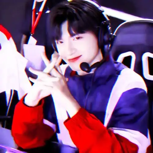 头像爱豆翟潇闻r1se赞评论更多