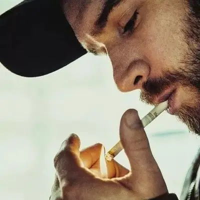 成熟男人抽烟头像