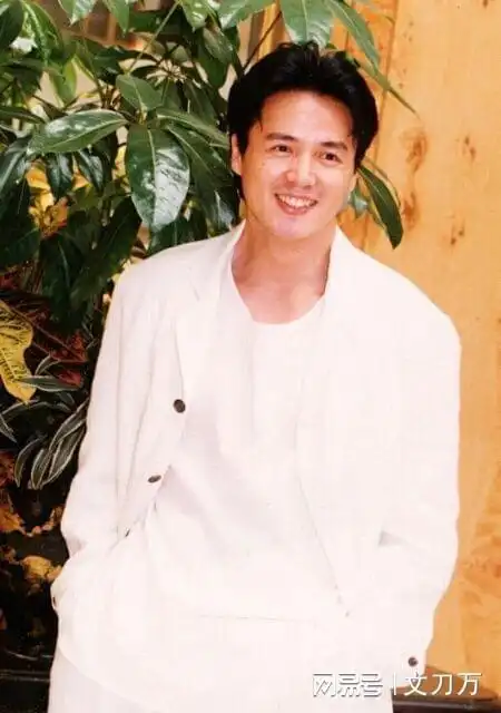 电影>娱乐>正文>然而,帅气的男孩总会喜欢上"灰姑娘",林瑞阳在"万花