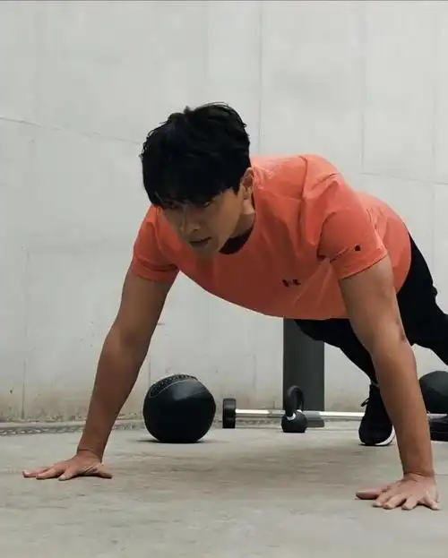 玄彬最新画报预告公开!紧身运动服超"肌情",性感男人味大爆发