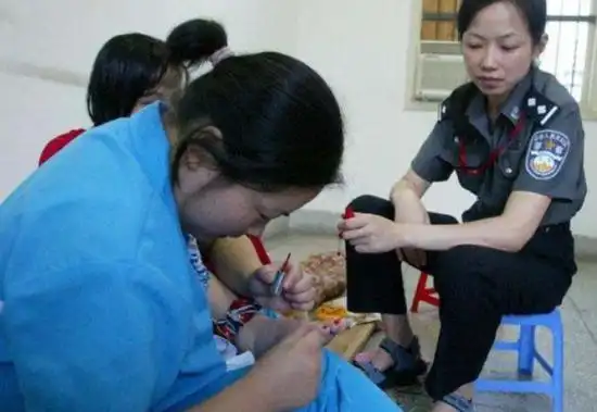 二十几名死刑犯中,她是唯一在现场哭泣的囚犯,她