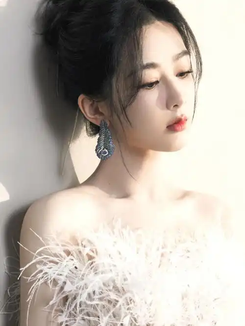 长相思演唱会##杨紫流光羽毛裙