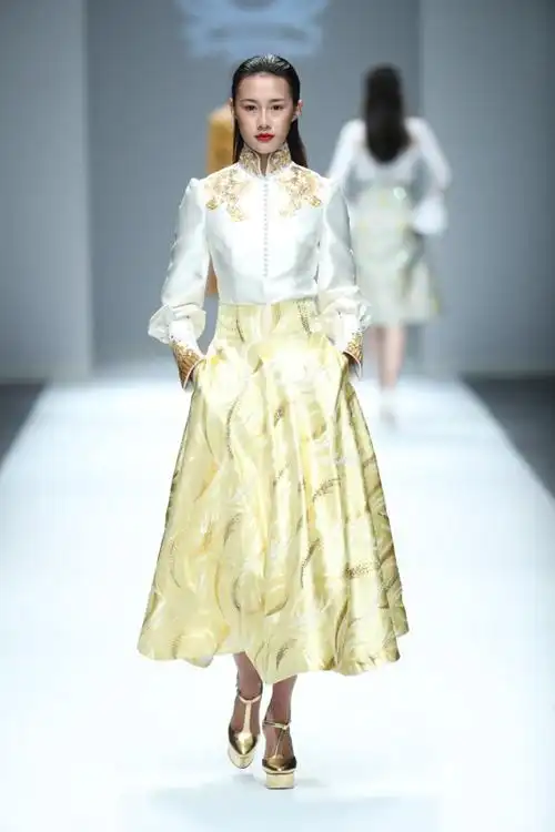 凤霓绣叶风月雅物重塑现代服装仪式感