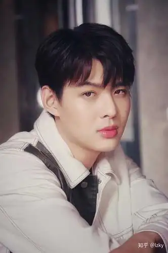 如何评价泰国演员黄明明saint