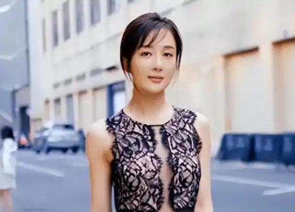 从被狗咬毁容到坏女人专业户李依晓凭演技成第一古装美人