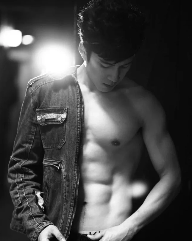 韩东君一旦秀肌肉,分分钟撩到你!男人看了都要自愧不如!