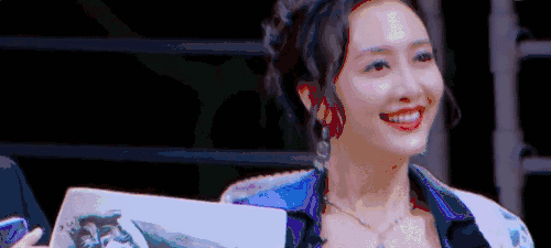 明星大侦探傲娇王鸥微笑迷人gif动图_动态图_表情包下载_soogif