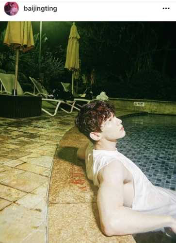 白敬亭ins湿身泳照秀肌肉,粉丝评论皆虎狼之词,本尊回应绝了