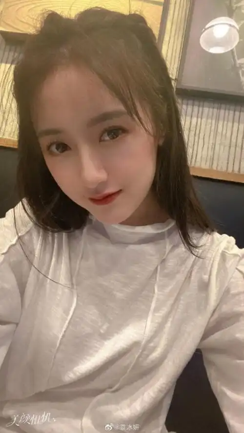 袁冰妍晒"生图" 参加美颜相机生图挑战