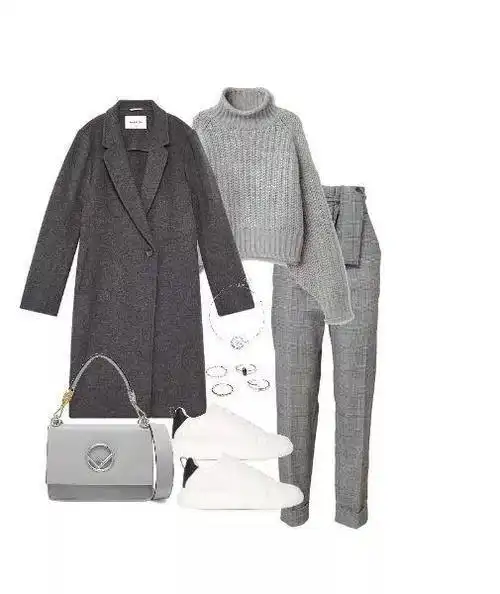 比黑色亮比驼色深灰色大衣或是咖色大衣都是不错的选择