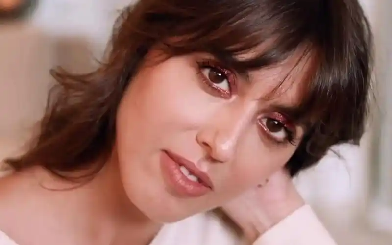 【中字】【violette_fr】三分钟圣诞&新年妆容/持久闪亮眼妆