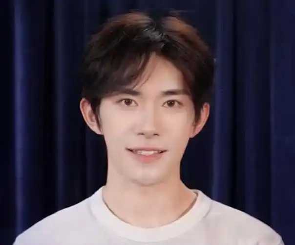 易烊千玺刘艳芬年度实体专辑