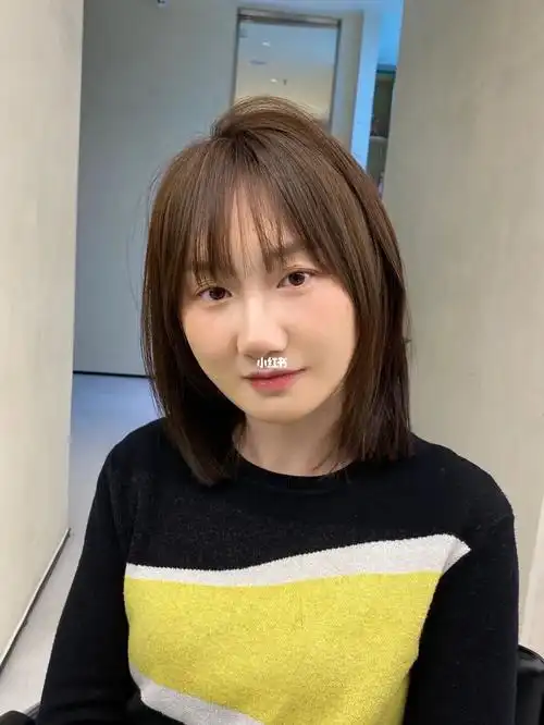 嘉兴发型,嘉兴染发,嘉兴做头发,显白发色 高级感发型 法式刘海 减龄