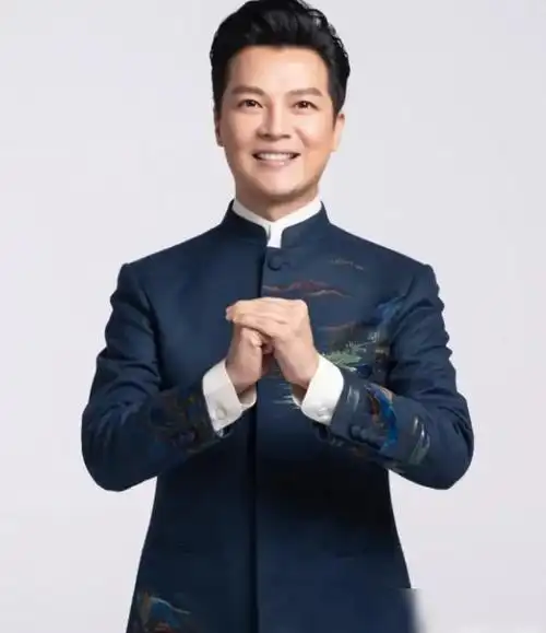 2021年春晚"救场"的主持人任鲁豫,发文否认了自己的功劳