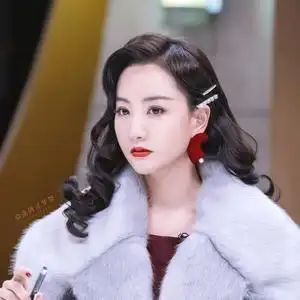 杨蓉不知名圈外女友头像