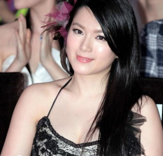 郭富城前任女友苟芸慧近照体重一直在上升身材严重走形