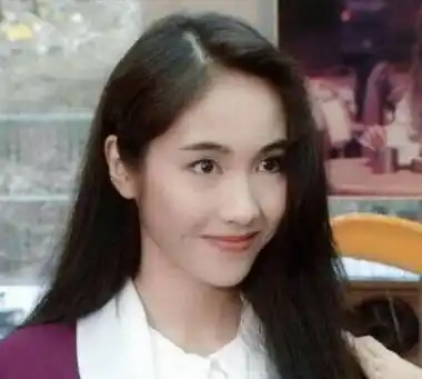 原创原创50岁黎姿晒自拍过情人节怀抱鲜花气质温婉老公没有出镜