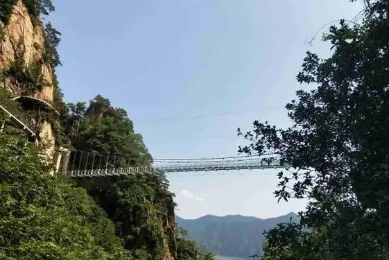 玻璃栈道坍塌死亡26人(2)