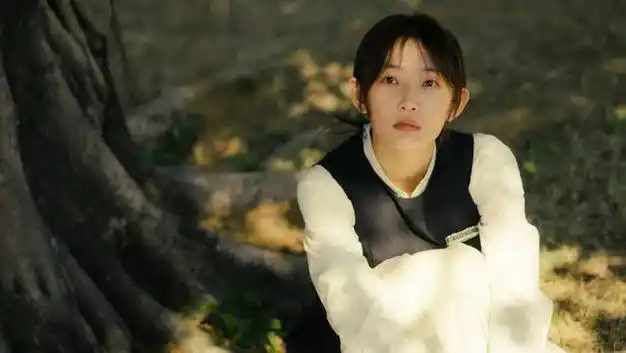 阿勒泰,新生两剧同爆,周依然的不漂亮也是一种幸运|黄渤|周迅|白百何