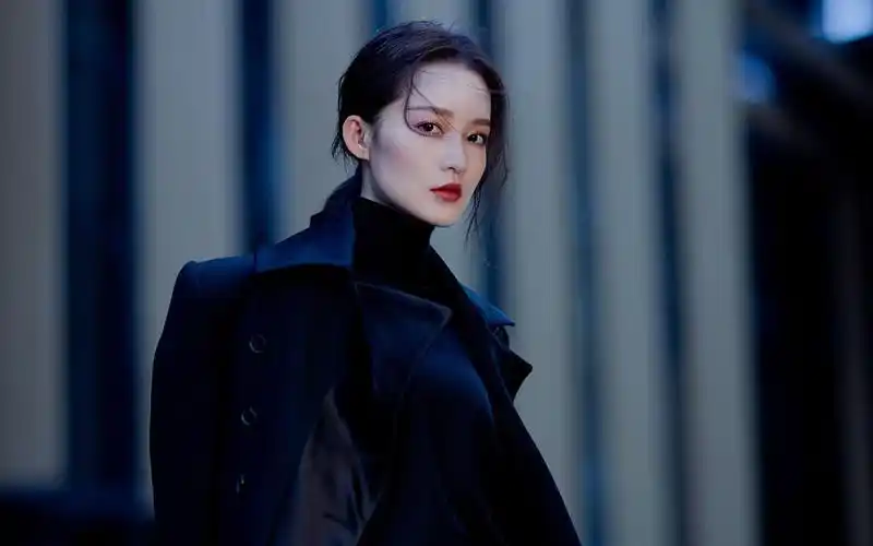 霸气美女李沁酷美暗黑系写真