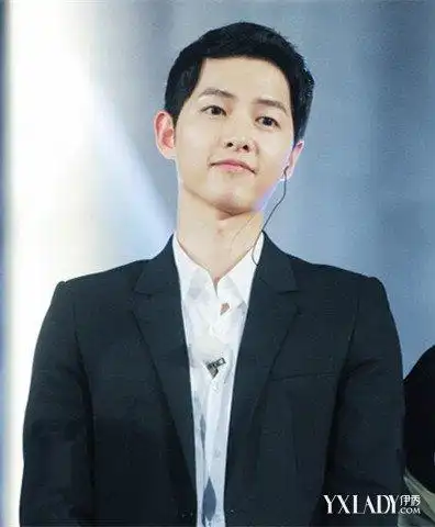 宋仲基跑男斗蛇精 黑色露额短发清爽帅气