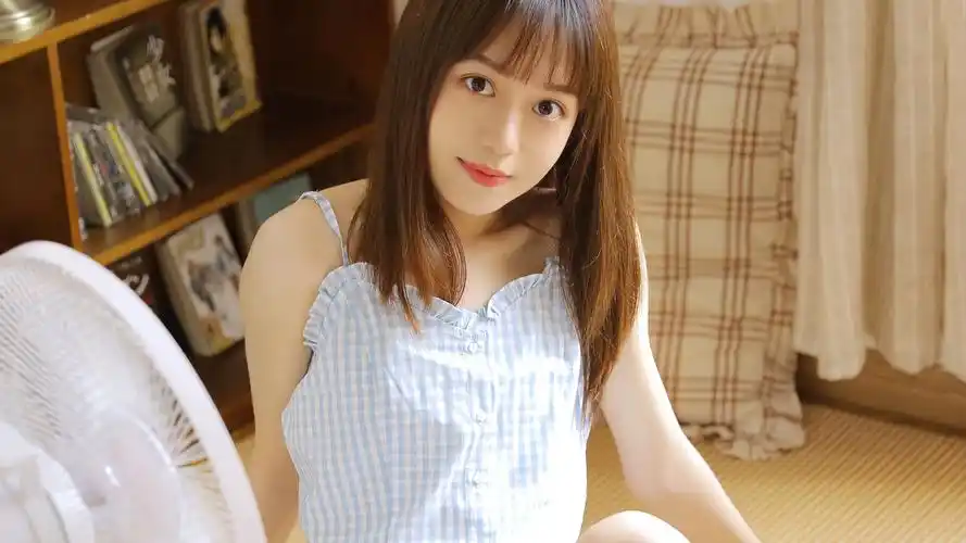 电脑美女静态壁纸>齐刘海美女居家写真图片桌面壁纸壁纸【10】壁纸