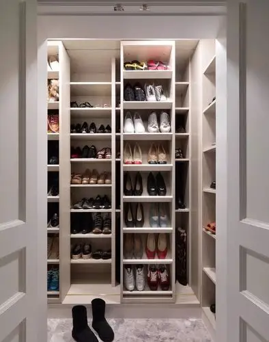 钻石型格局超强收纳!为你包办古典风更衣室,超梦幻鞋柜