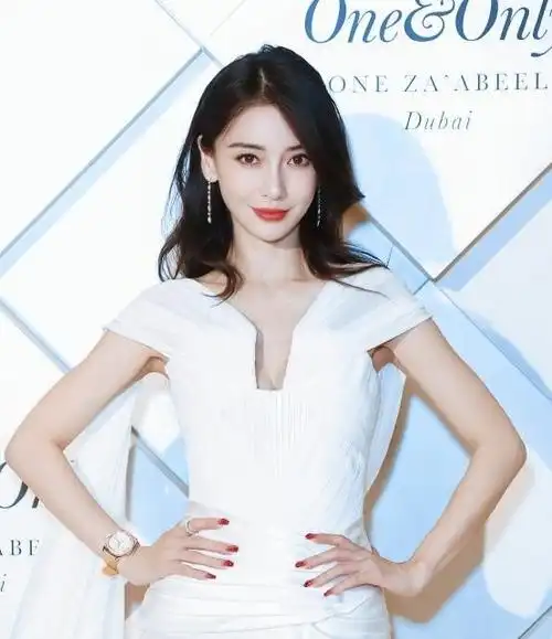 angelababy独自庆祝生日昔日风光已不再真的是自作自受