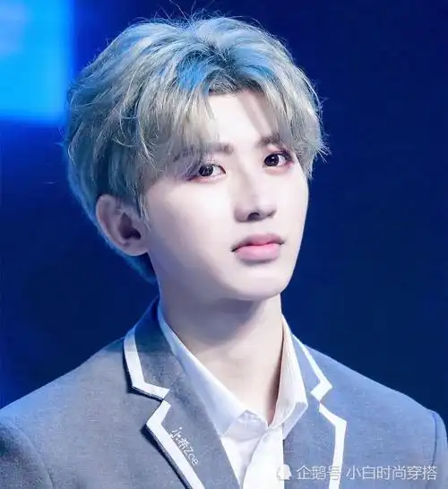 实拍:靠发型支撑颜值的蔡徐坤,拍了个淋雨戏,一下子"现原形"