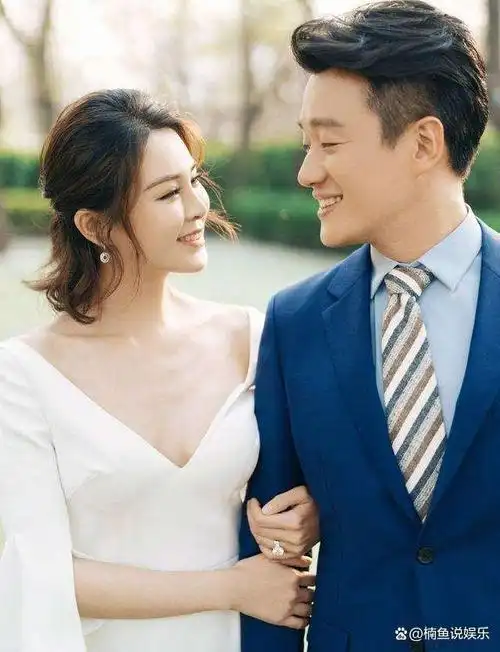 不愧是最低调的明星夫妻,佟大为关悦领证15周年,晒合影好甜蜜