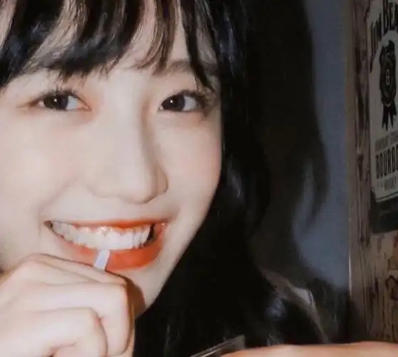 笑起来超甜的女生头像