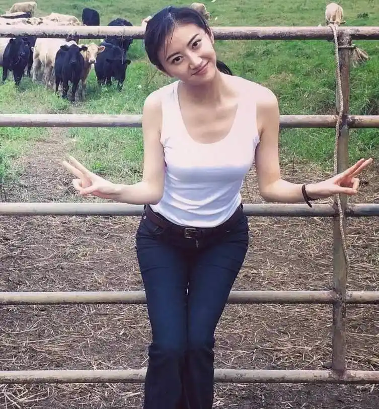 景甜真人长啥样?看到她十年前的照片后,网友:张继科就后悔吧!