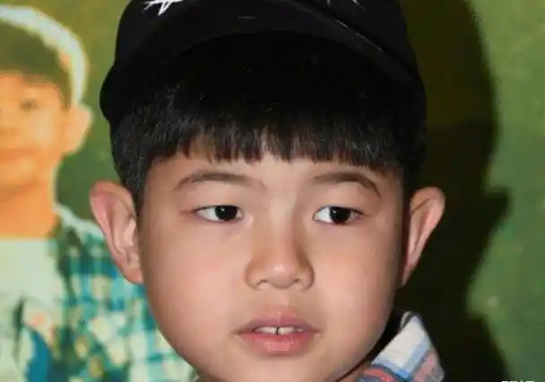 有不少人都发现安吉渐渐的长胖了,体态和小时候的小鱼儿差不多沙溢.