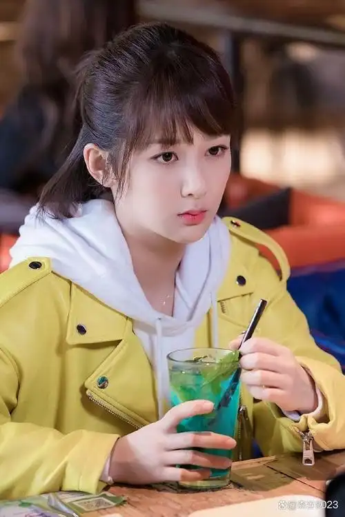 大家都知道杨紫是童星出道,《家有儿女》中的夏雪让我们所熟知