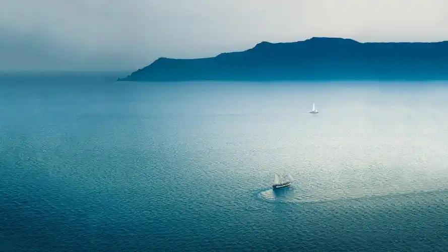 蓝色大海风景图片高清电脑桌面壁纸