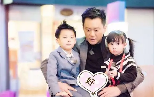 曹颖下嫁小演员女儿美也就算了儿子帅到可以直接出道