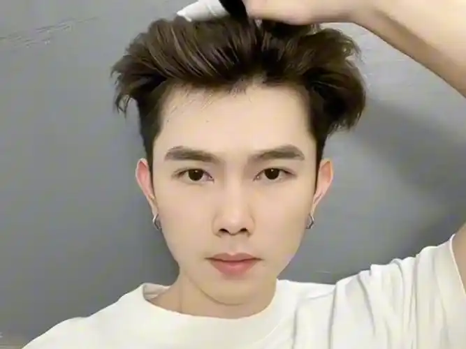 能提升男生颜值的痞帅三七背头#男生造型 #三七侧背 #发型教程