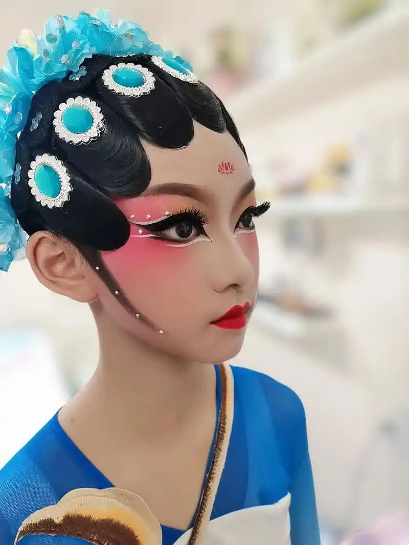 武汉少儿独舞唯唯美妆是专业的.#网红打卡地 #儿童舞台妆 # - 抖音