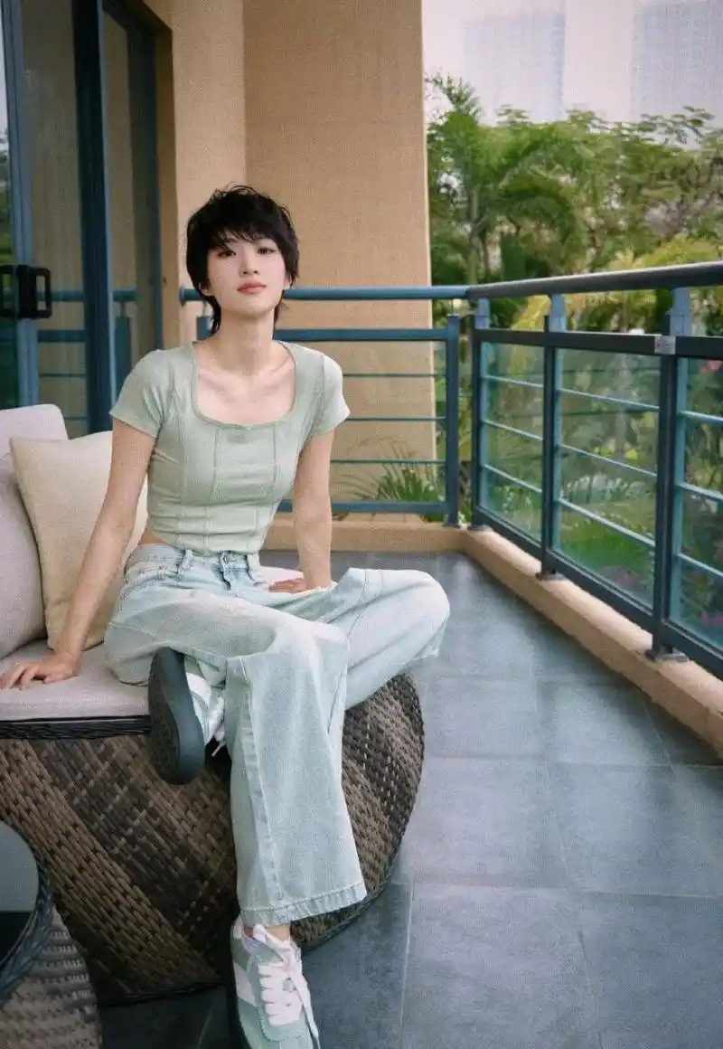 姚安娜干净利落的短发