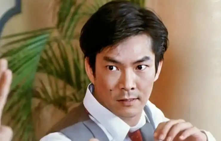 元彪个人资料("小师弟"元彪:曾被洪金宝"掌刮"怒斥,与成龙可谓是合作