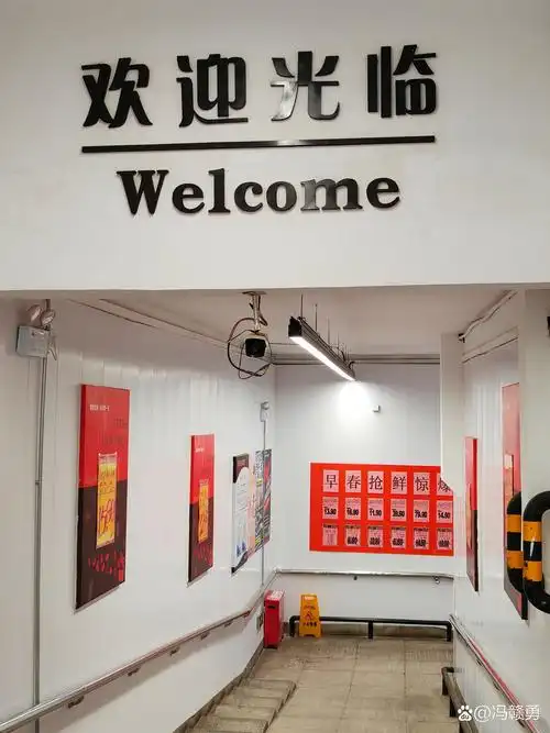 便民理发店的河南小伙儿2 今天又来居家附近的顺天府超市内便民理发店