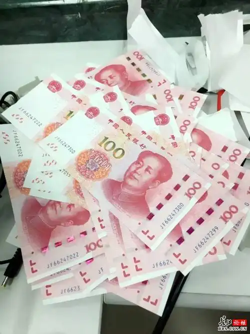 家在沂蒙)11月12日,央行正式发行2015年版第五套人民币100元纸币